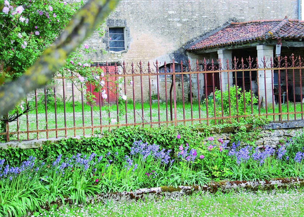 Bed and Breakfast Le Dojo Du Plessis Mareuil  Zewnętrze zdjęcie