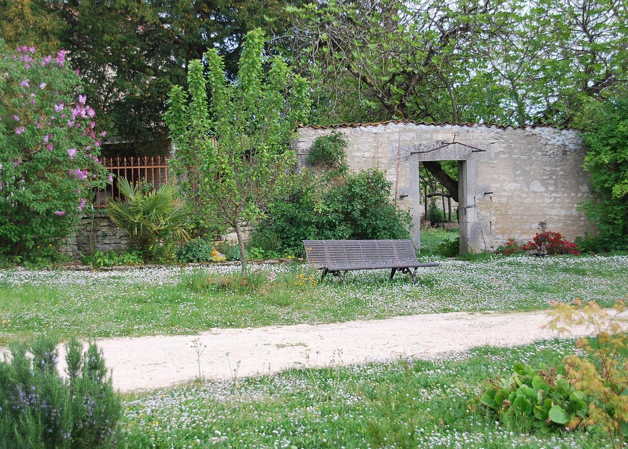 Bed and Breakfast Le Dojo Du Plessis Mareuil  Zewnętrze zdjęcie